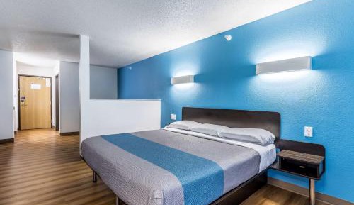King Room - Disability Access - Non-Smoking