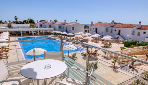 Apartment with Pool View 