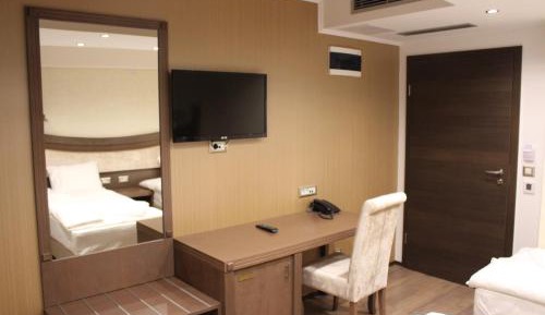 Double or Twin Room with Balcony and Lake View