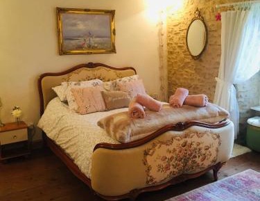 Deluxe Double Room (2 Adults + 1 Child)