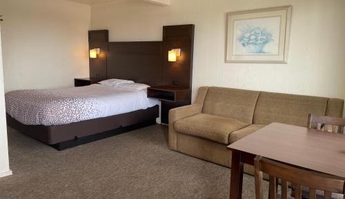 Standard Queen Room