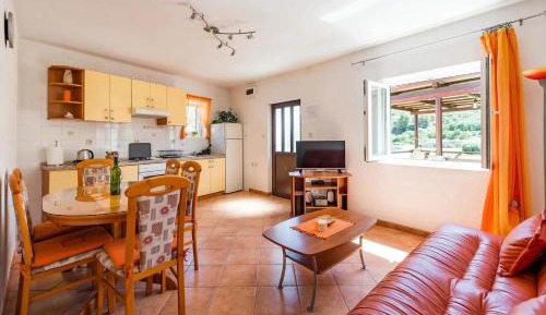 One-Bedroom Holiday Home