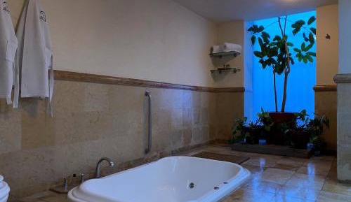 Superior Suite 6
