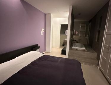 King Room with Spa Bath