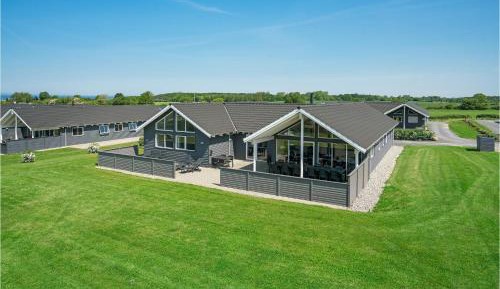 Seven-Bedroom Holiday Home