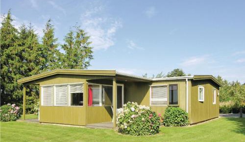 Three-Bedroom Holiday Home 