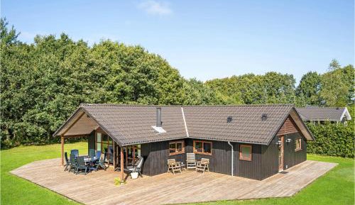 Four-Bedroom Holiday Home