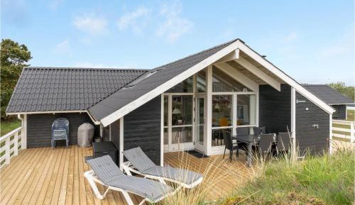 Three-Bedroom Holiday Home 