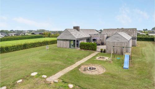 Five-Bedroom Holiday Home