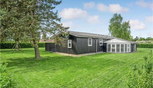 Three-Bedroom Holiday Home 