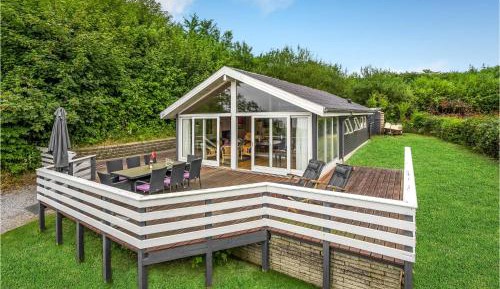 Three-Bedroom Holiday Home 