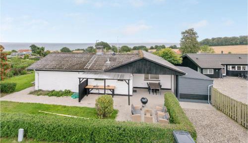 Three-Bedroom Holiday Home 