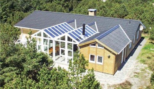 Six-Bedroom Holiday Home