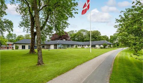 Nine-Bedroom Holiday Home