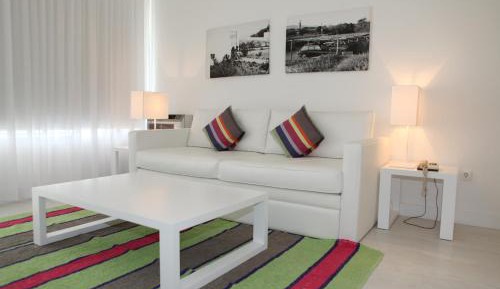 One-Bedroom Apartment with Sea View