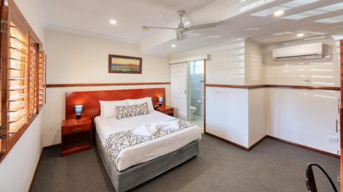 Standard Queen Room