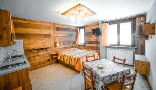Studio (2 Adults)