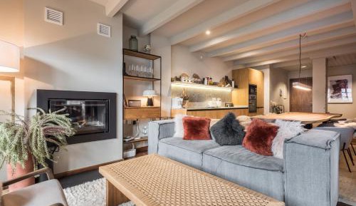 Apartment with Mountain View