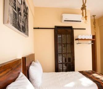 Deluxe Queen Room