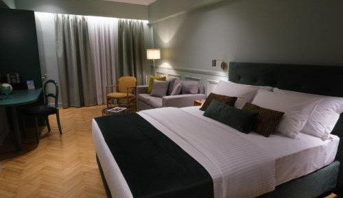 Green One-Bedroom Suite