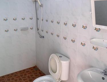 Quadruple Room with Private Bathroom
