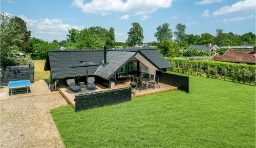 Three-Bedroom Holiday Home 
