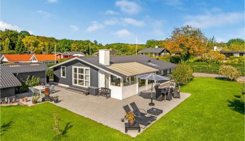 Three-Bedroom Holiday Home 