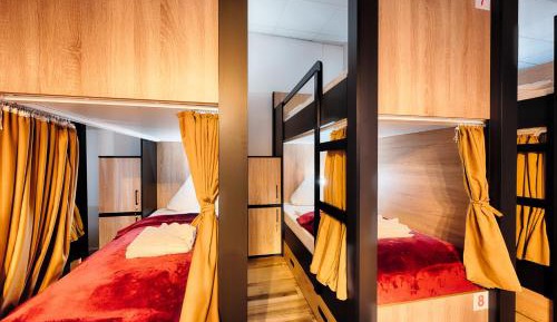 Single Bed in Mixed Dormitory Room
