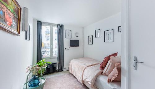Single Room with Shared Toilet