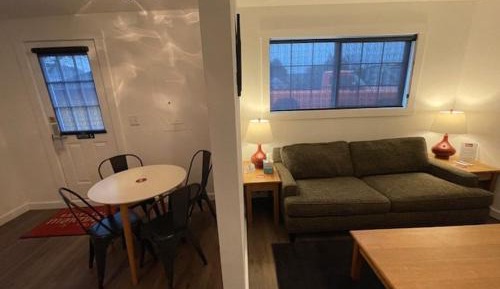 Deluxe King Suite
