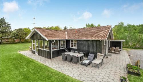 Three-Bedroom Holiday Home 