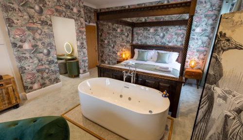 Admiral Suite