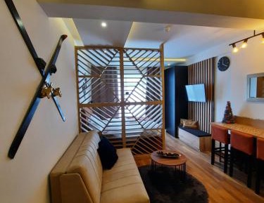 Apartment with Mountain View