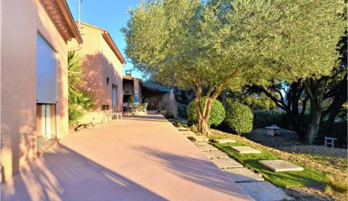 Three-Bedroom Holiday Home 