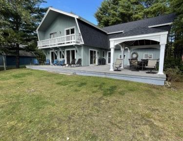 Four-Bedroom Holiday Home