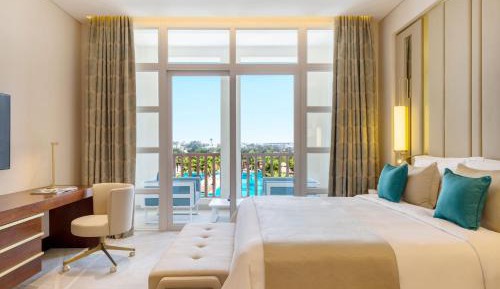 Deluxe Pool View, Guest room, 1 King, Balcony
