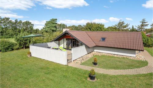 Three-Bedroom Holiday Home 