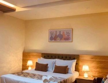 Deluxe Queen Suite
