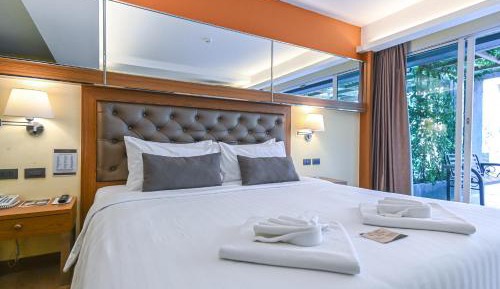 Deluxe Double or Twin Room with Pool View