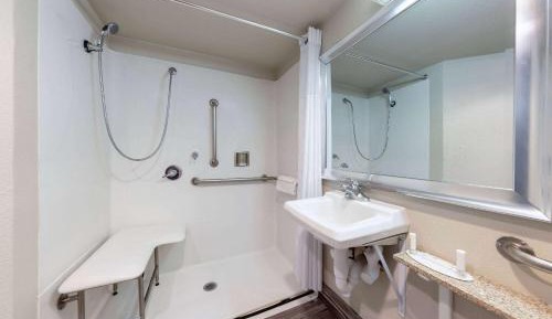 King Room - Disability Access - Non-Smoking
