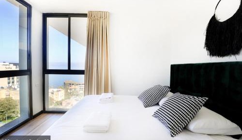 Duplex Apartment with Hot Tub and Private Rooftop (39)