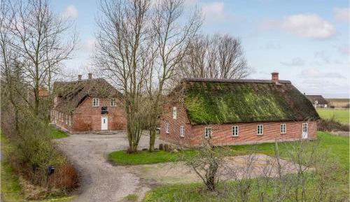 Nine-Bedroom Holiday Home