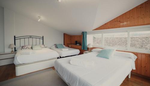 Deluxe Double Room (2 Adults + 1 Child)