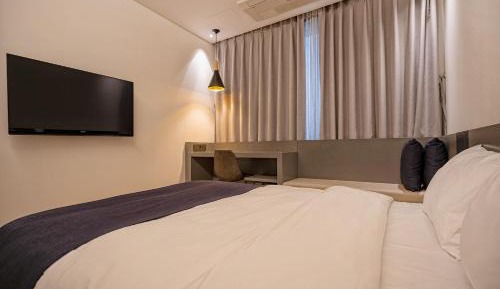 Standard Queen Room