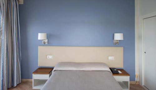 Double Room (1 Adult)