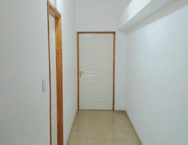 Apartment with Mountain View