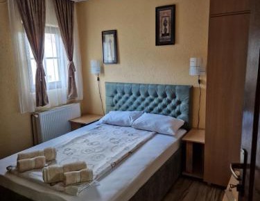 Deluxe Double Room (2 Adults + 1 Child)