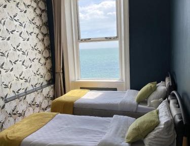 Twin Room with Private Bathroom