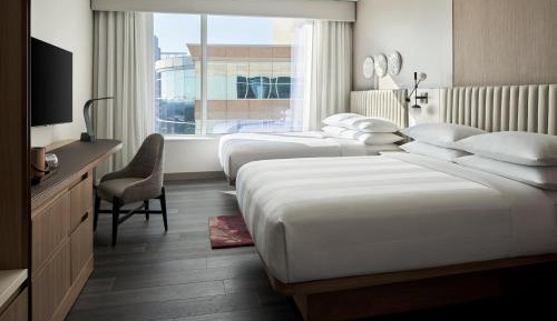 Guest room, 2 Queen, City View