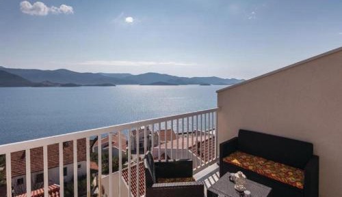 One-Bedroom Apartment with Terrace and Sea View